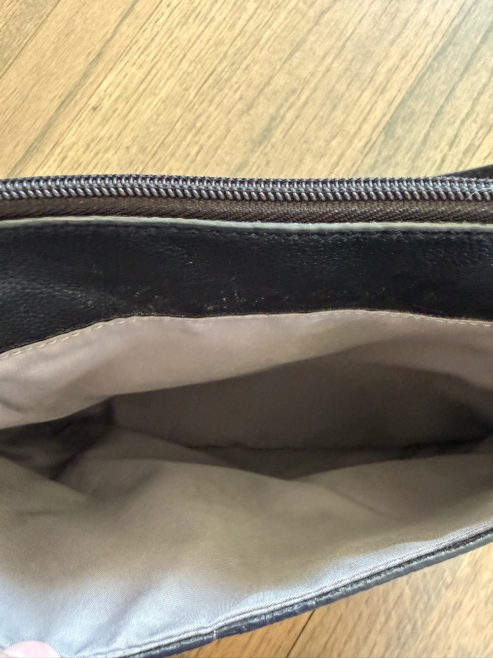 Fossil Black Pebbled Leather Crossbody Purse with Gold Hardware - Picture 3 of 9